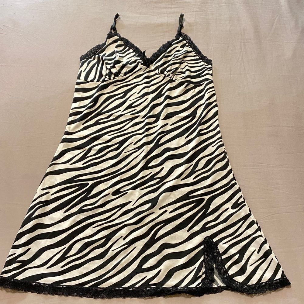 Women’s Girls sexy zebra print lace trim body-con chemise